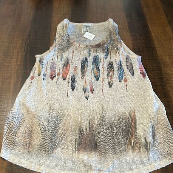 Tops - Brand new beautiful feather tank